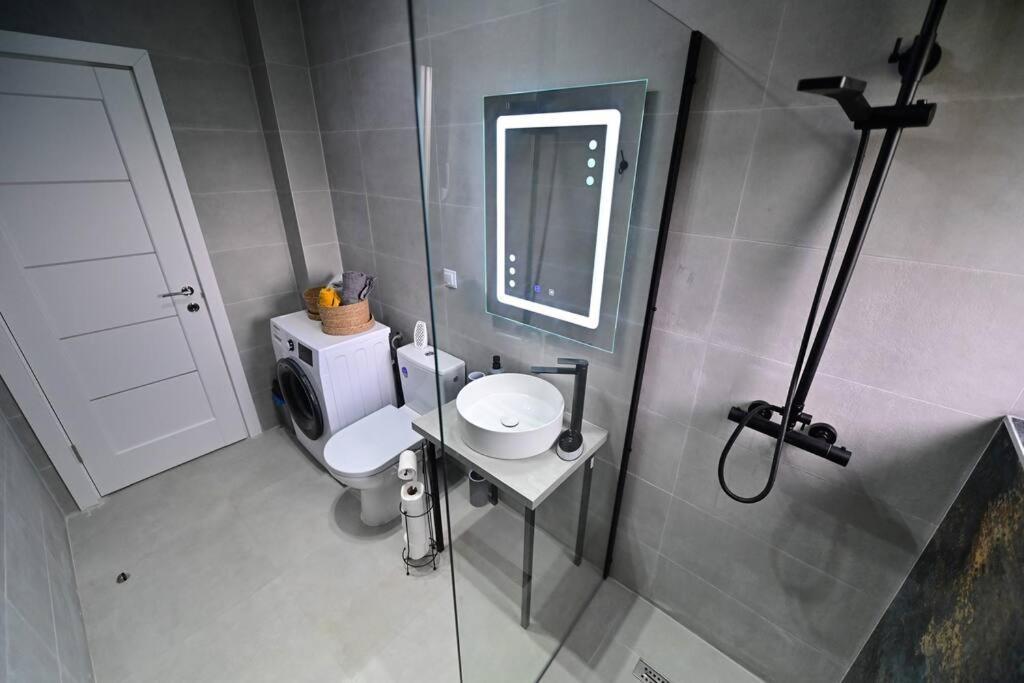 Flh - Just 5 Apartment Selimbar Luaran gambar